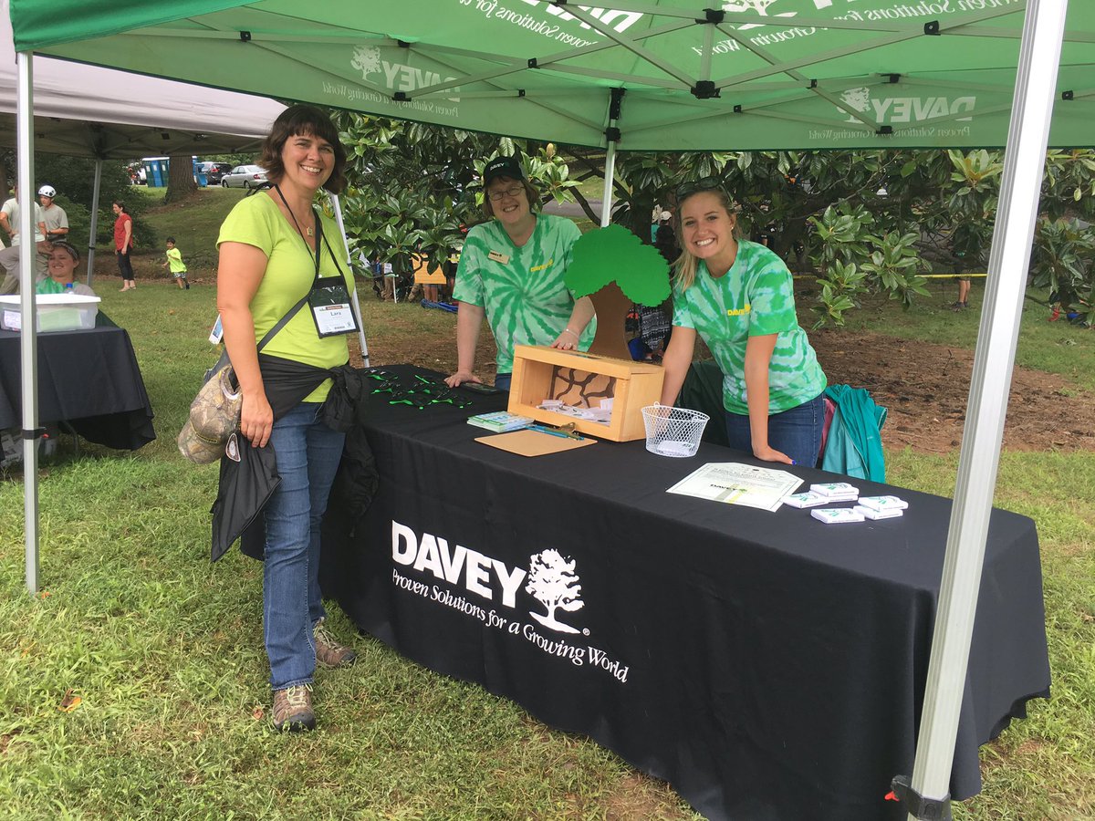 treevangelist's tweet photo. Visiting with @DaveyTree at @ISArboriculture International Tree Climbing Championship in the @smithsonian National Arboretum. #ITCCdc https://t.co/Wf3FUxIyZV