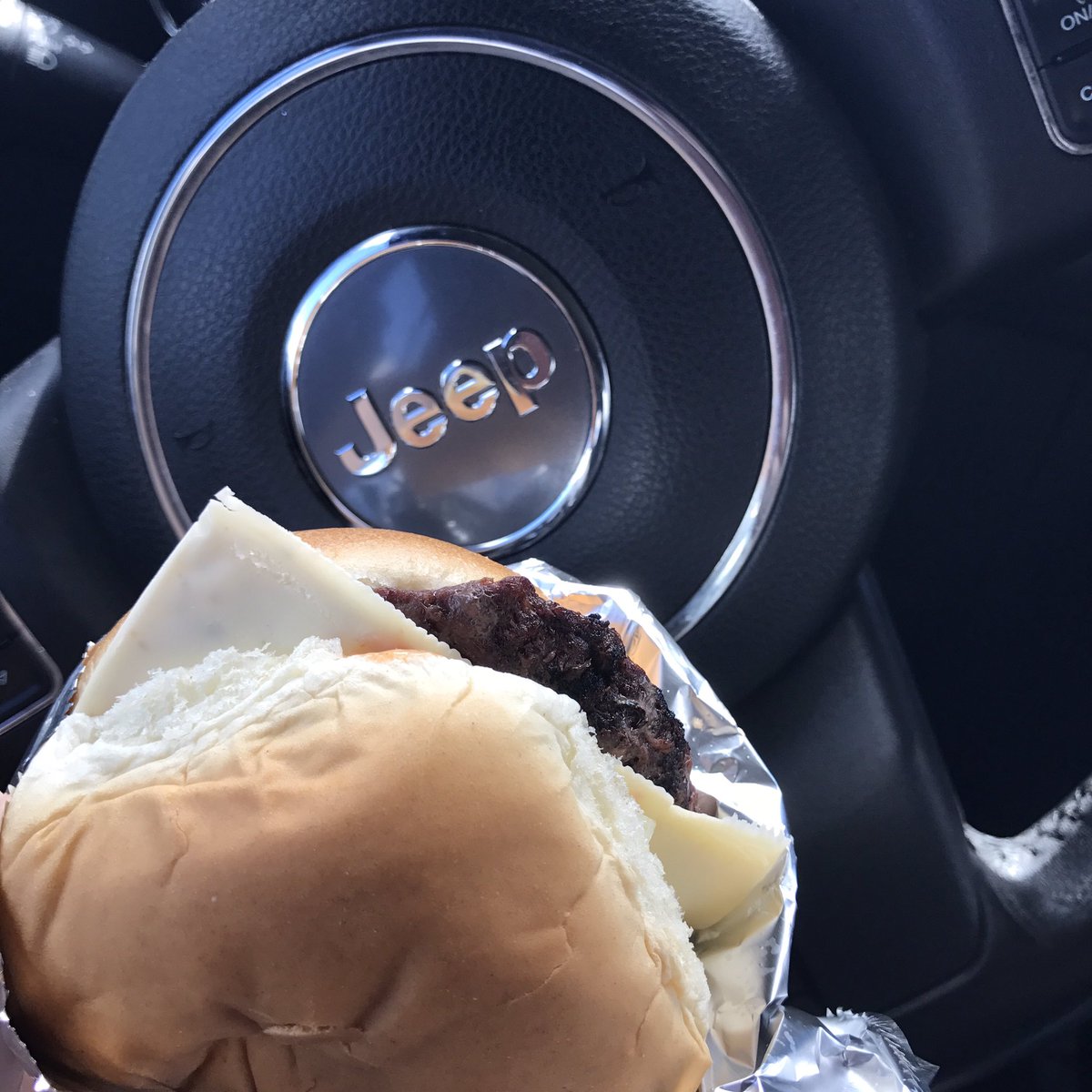 RedMaverickEtsy's tweet photo. Jeep life + a yummy buffalo burger + road trip = perfect weekend😜 https://t.co/198NutPjQ1