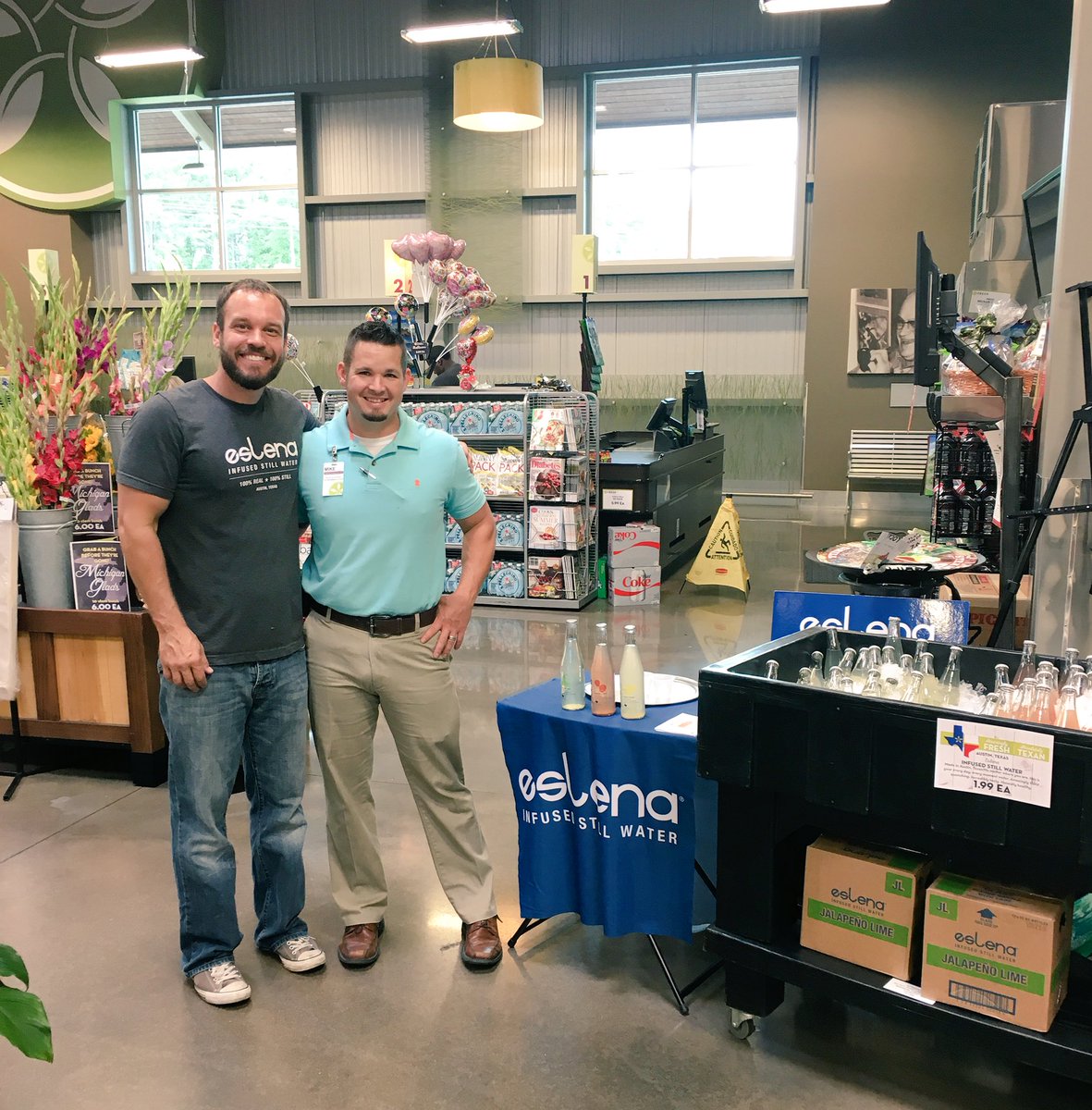 Setting up for the All Things Texas fest at Fresh by Brookshires! @FreshiesTweet #fruit #infused #water #eslena #tylertx #getyousome !!💦🤗💦