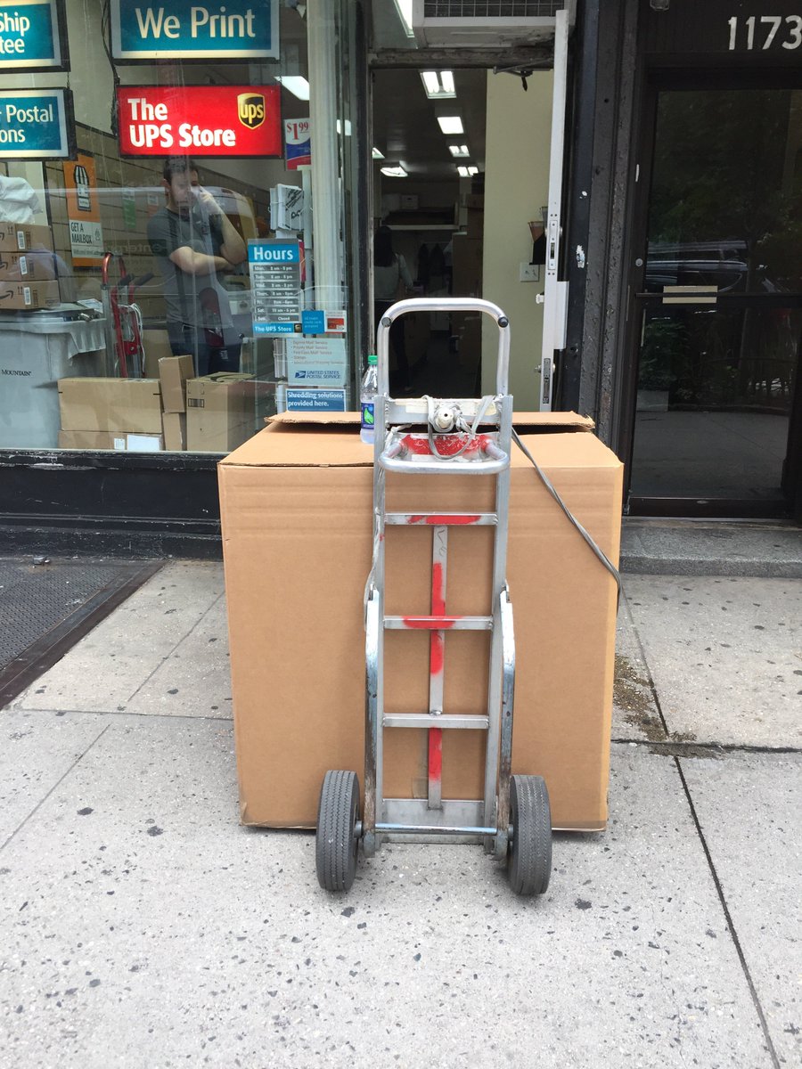 ms7538's tweet photo. @UPS @UPSHelp Our box doesn't fit thru ur door and your manager refuses to send it. #upsproblems #wtf #help #nyc #nyproblems https://t.co/cpooLk3VPR