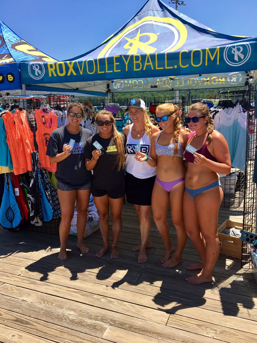 Winner winner 🐥 dinner!!!! <a href="/RallyVB/">Rally Volleyball</a> #NationalChampionship 🏐🏆👏