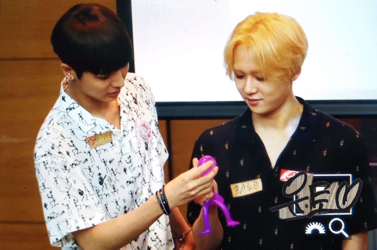 pickufixyou's tweet photo. 0729대구 팬싸 프리뷰 

물렁물렁 괴물 있어🙈

#펜타곤 #PENTAGON #예뻐죽겠네 #YUTO #유토 #PTG @CUBE_PTG @cubeunited #이던 https://t.co/rvpsDp9tvb