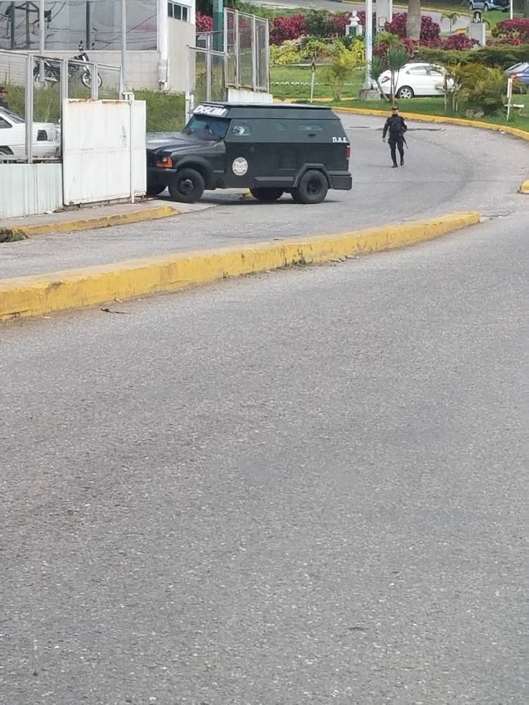 josyfernandez's tweet photo. DGCIM toma instalaciones de Polisalias en distribuidor de la Rosaleda. Atentos todos los Sanantoñeros. https://t.co/8p8y9rrSFo