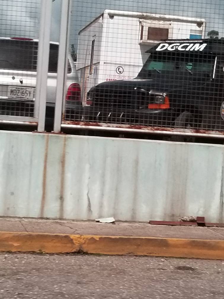 josyfernandez's tweet photo. DGCIM toma instalaciones de Polisalias en distribuidor de la Rosaleda. Atentos todos los Sanantoñeros. https://t.co/8p8y9rrSFo
