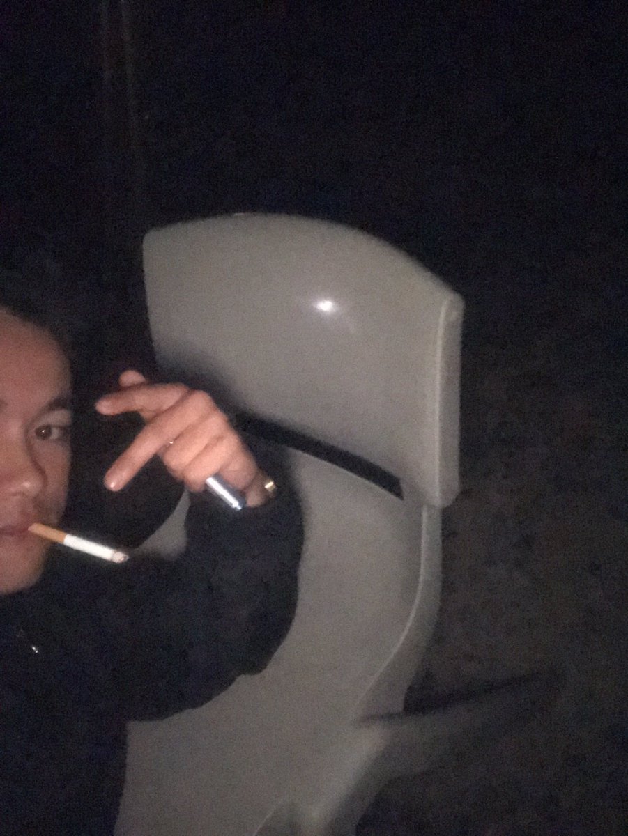 dylanallan0's tweet photo. Had to grind for this mf chair son #afterpartyproblems https://t.co/F67csu6ZgB