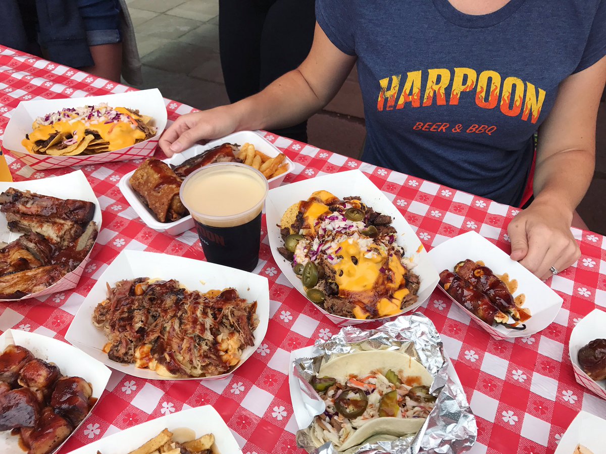 harpoonbrewery's tweet photo. Come hungry, leave stuffed! #HarpoonFest doors close at 5:30! #lovebeerlovelife https://t.co/pqoG5E1ZKX