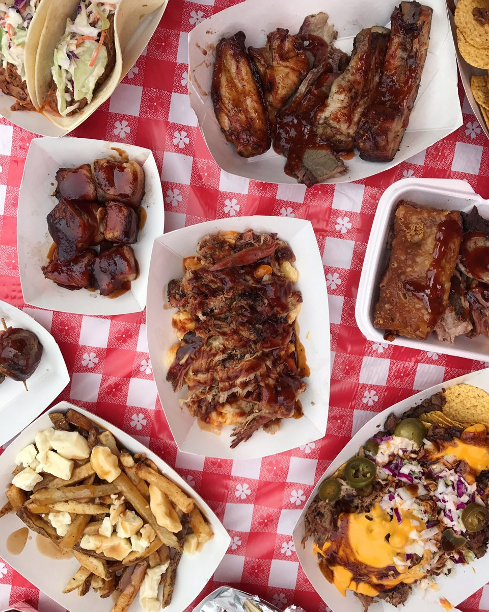harpoonbrewery's tweet photo. Come hungry, leave stuffed! #HarpoonFest doors close at 5:30! #lovebeerlovelife https://t.co/pqoG5E1ZKX