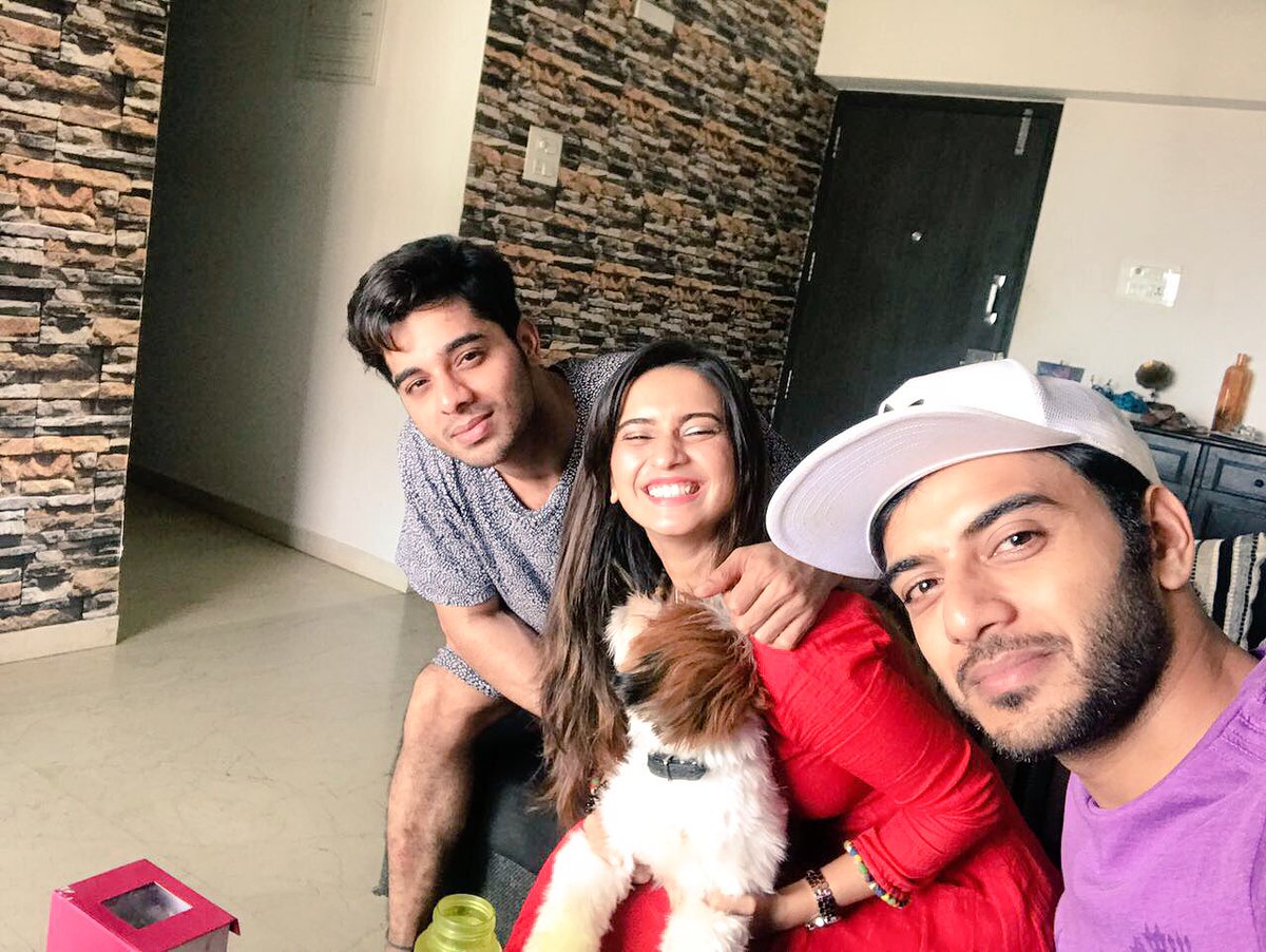 imsurveshivani's tweet photo. The most memorable ppl in life will be the friends who loved you when you weren't very loveable !! 🤗@vikram_the_Leo https://t.co/v2dw9Hm1QO