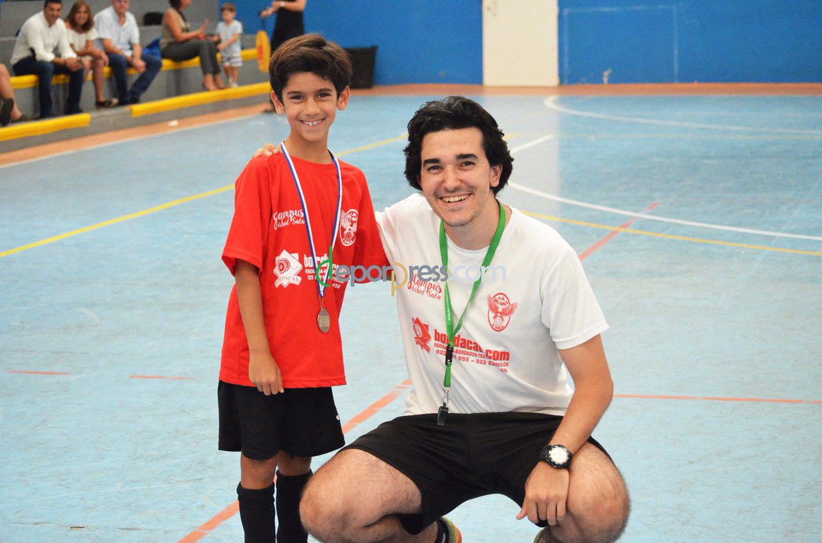ADDuggi's tweet photo. Ayer concluimos el 8° Campus de Fútbol Sala con la habitual entrega de trofeos
https://t.co/9QJTu8odrd https://t.co/mkvZ21DELH