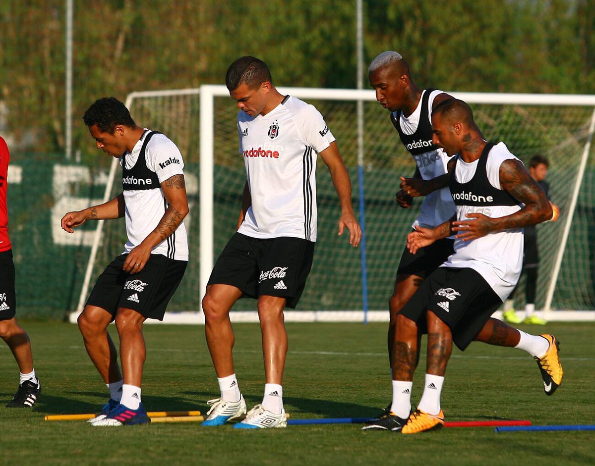 Besiktas's tweet photo. Hem sıkı çalışıyoruz hem de eğleniyoruz. https://t.co/5PvxNGDr34
