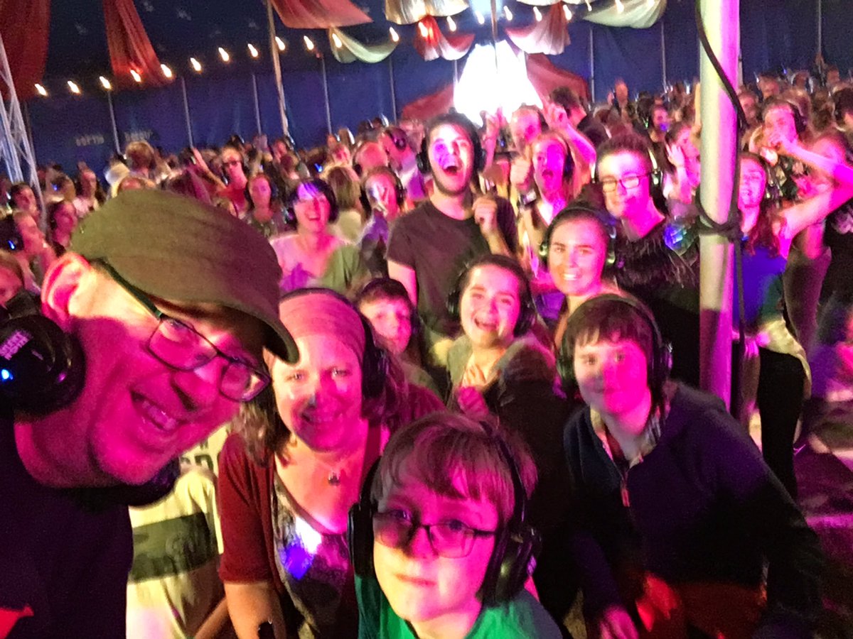 Photobombed at <a href="/Carfestevent/">CarFest</a> trying to get a selfie with wife and child! Great crowd tonight, as always.  <a href="/Silentnoize1/">Silent Noize Events</a> loves #Carfest2017