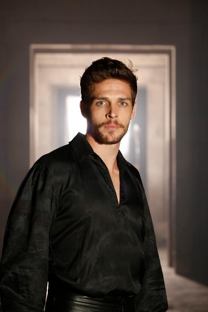 StarCrossedABC's tweet image. Benvolio's life is on the line. Catch the incredible finale of #StillStarCrossed TONIGHT at 10|9c on ABC!