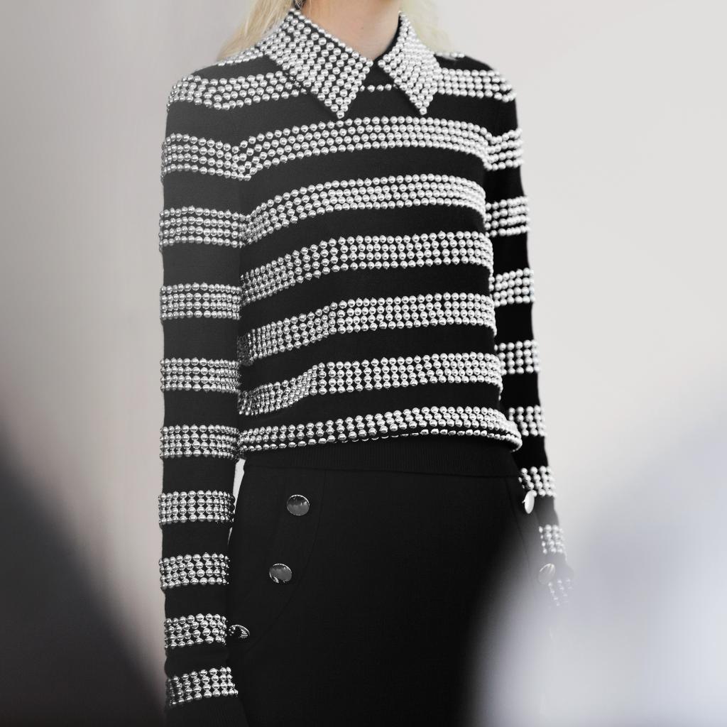 MichaelKors's tweet photo. Studs and stripes and everything nice. https://t.co/zM0f0DM1X2 #MichaelKorsCollection https://t.co/O2vGmoWUzj