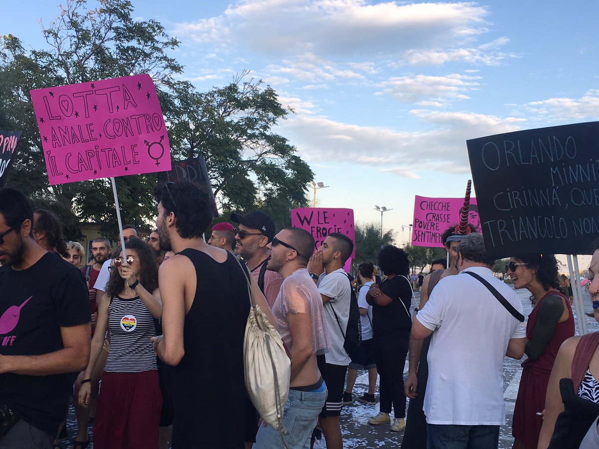 LabPazProject's tweet photo. #RiminiSummerPride spezzone #PrideOff QUEER LIBERATION, NOT RAINBOW CAPITALISM https://t.co/InoKb3rbol