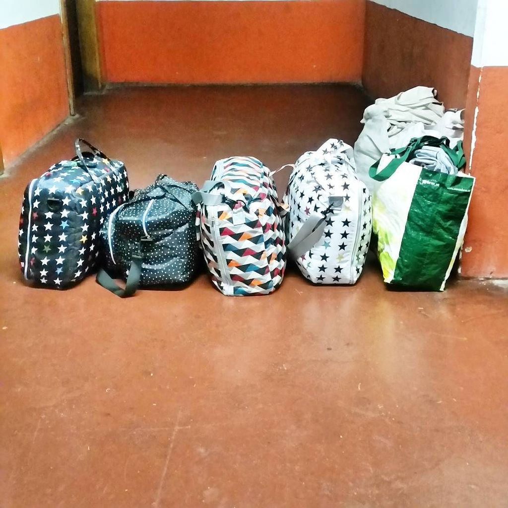 carlosnmr's tweet photo. A ver si adivináis quien no tiene maleta de @mybagses para ir de viaje. 😂 •
#familianumerosa #verano #vacaciones #… https://t.co/1JI56Wi6qR https://t.co/Udj6G07uqn