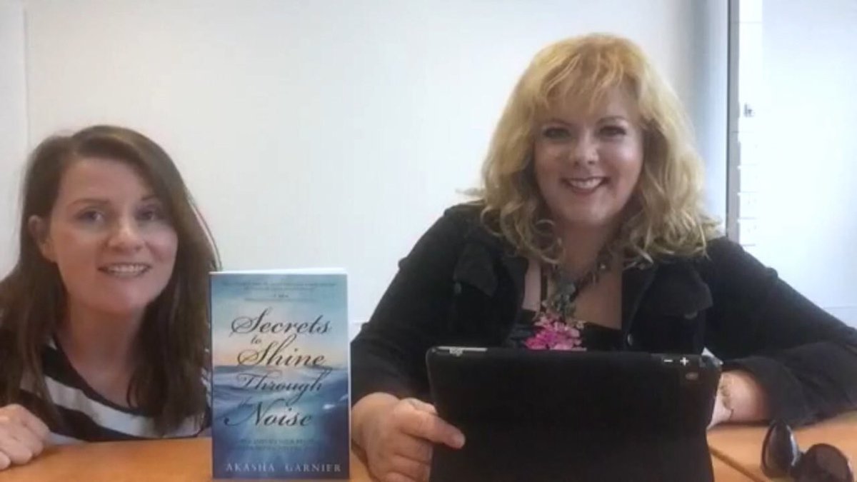 hduiha5886's tweet photo. 'Amazing-BRILLIANT. I got really taken in!' 👉 https://t.co/ryVEjQCgZA 
My 1st live reading! 😇 #ShineThroughtheNoise #Dublin #writerslife https://t.co/yUKQ9ATgLI