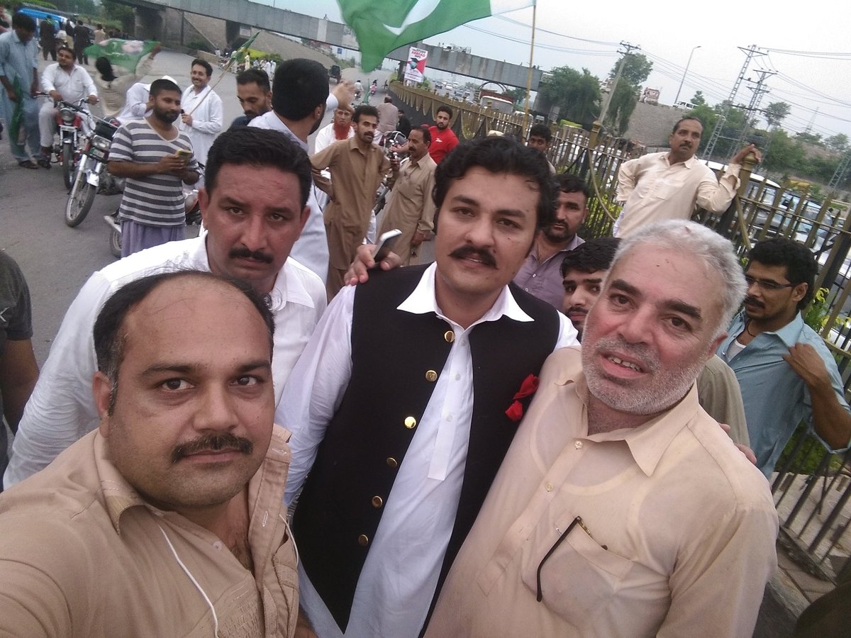 ChMamoon's tweet photo. Today Grand PMLN Rally at Murree Road RWP
SHER....SHER....SHER
#maryammeriawaz #NawazSharif #MaryamAurangzeb #ShahbazSharif https://t.co/ZDrkhtMNvo