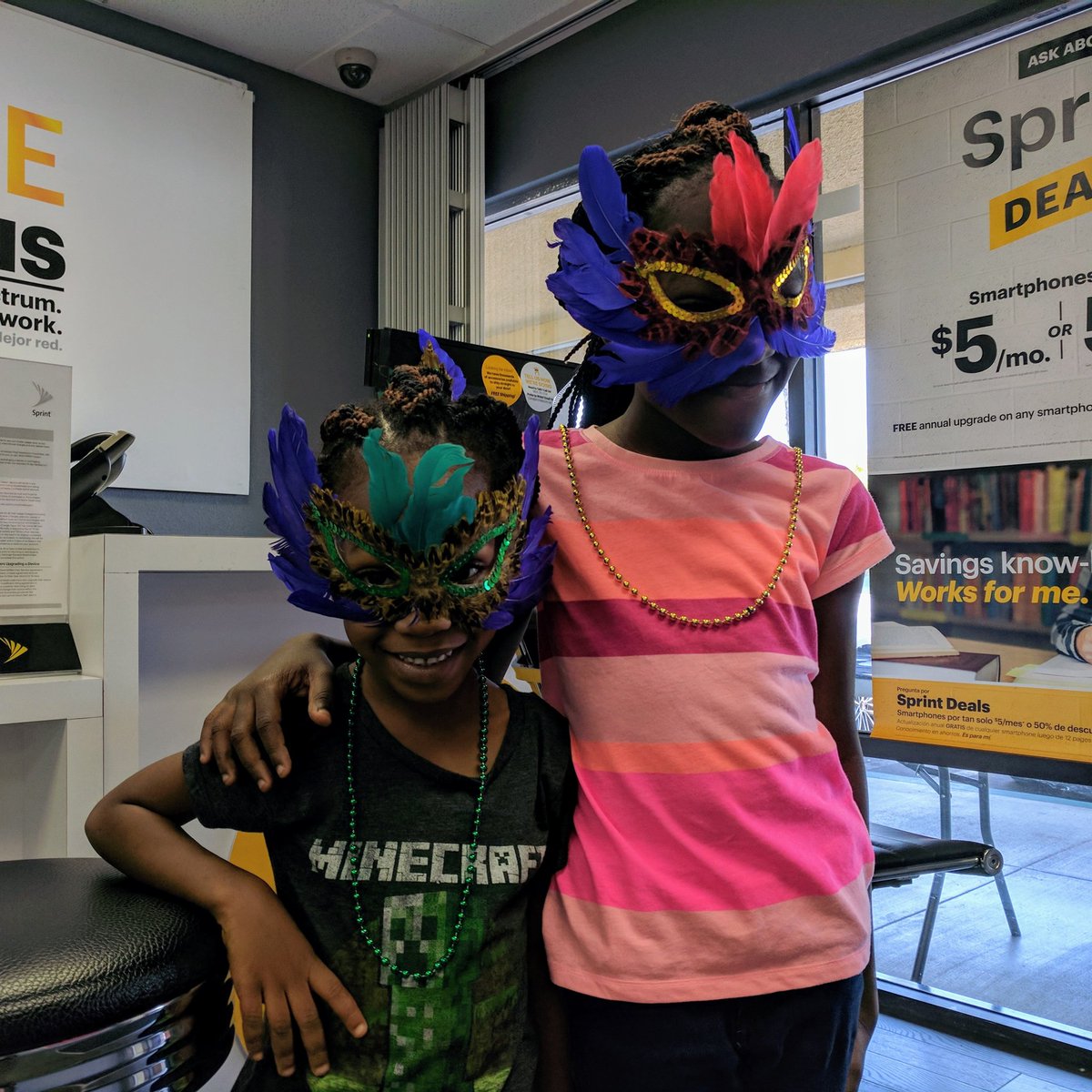These cuties are ready for the Mardi Gras #sprintsaysthanks party <a href="/Arch_Telecom/">Arch Telecom | Employee Owned</a> @sprint in #Carson. 🎺🎵🎉