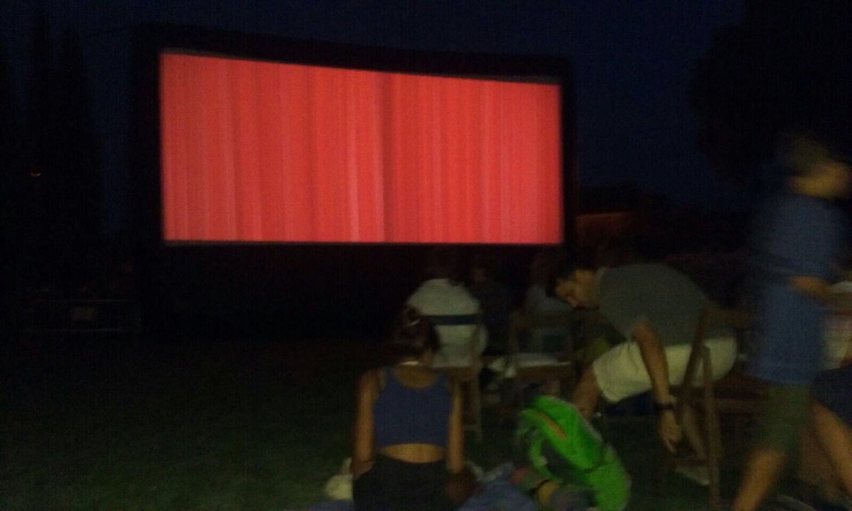 ajcabrils's tweet photo. Ara mateix, tot a punt pel cinema d'estiu a la fresca a #CanBarba! Dissabte de pel•lícula enmig de la natura amb "Mañana empieza todo" 🌛⭐️🎬 https://t.co/TM92OZxDwo