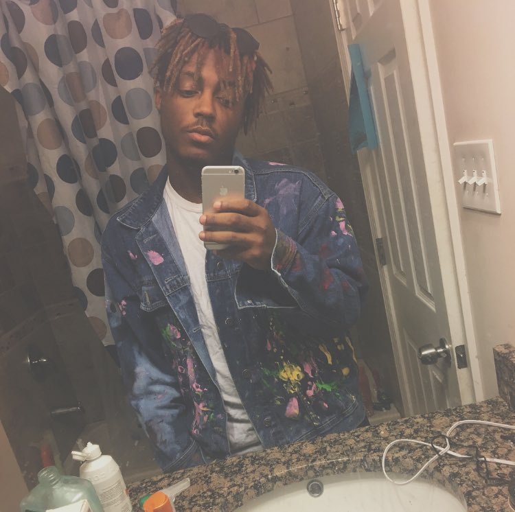 JuiceWorlddd's tweet photo. Embrace the hate they throw at you with a crooked smile 😬⚰️❤️

⚰️⚰️⚰️

⚰️⚰️⚰️ https://t.co/PSPo8wewSj