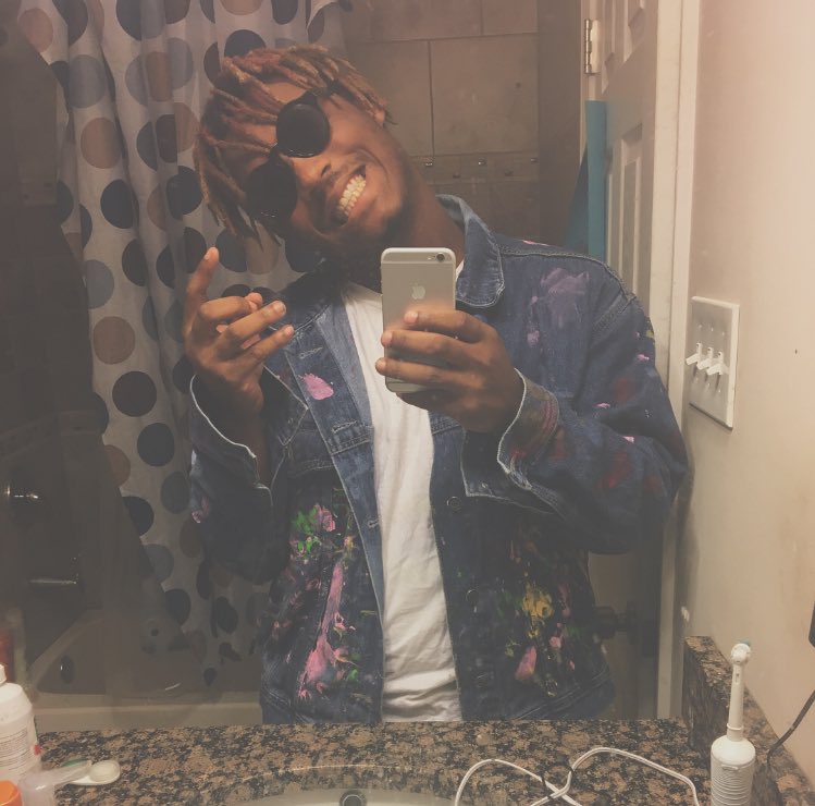 JuiceWorlddd's tweet photo. Embrace the hate they throw at you with a crooked smile 😬⚰️❤️

⚰️⚰️⚰️

⚰️⚰️⚰️ https://t.co/PSPo8wewSj