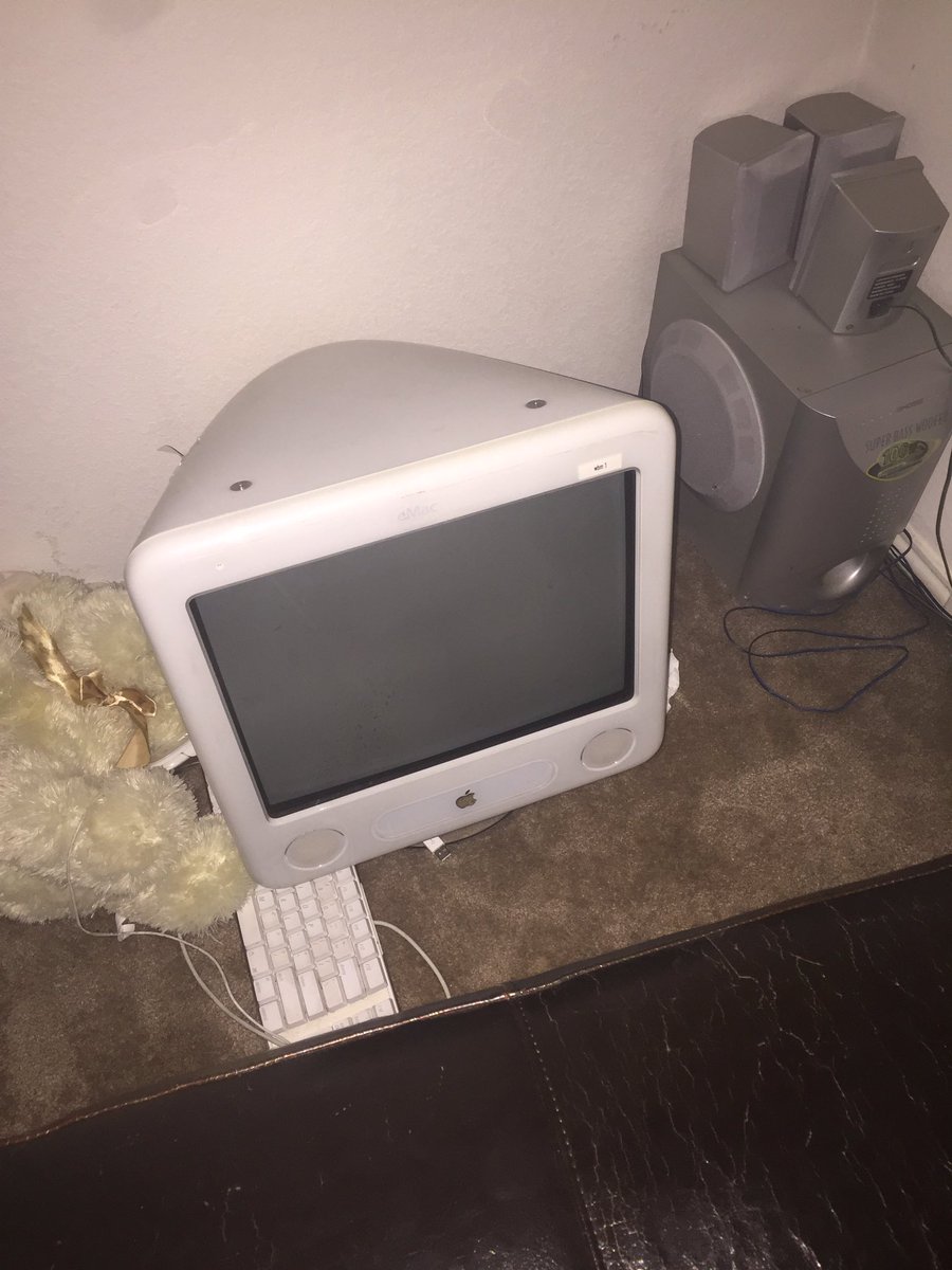 carlatherealtor's tweet photo. Donating the old Apple 🍎
#entrepreneurlife #womeninbusiness #donate #realestate @takeactionlo #apple #applepc https://t.co/sJYKSnYgn7