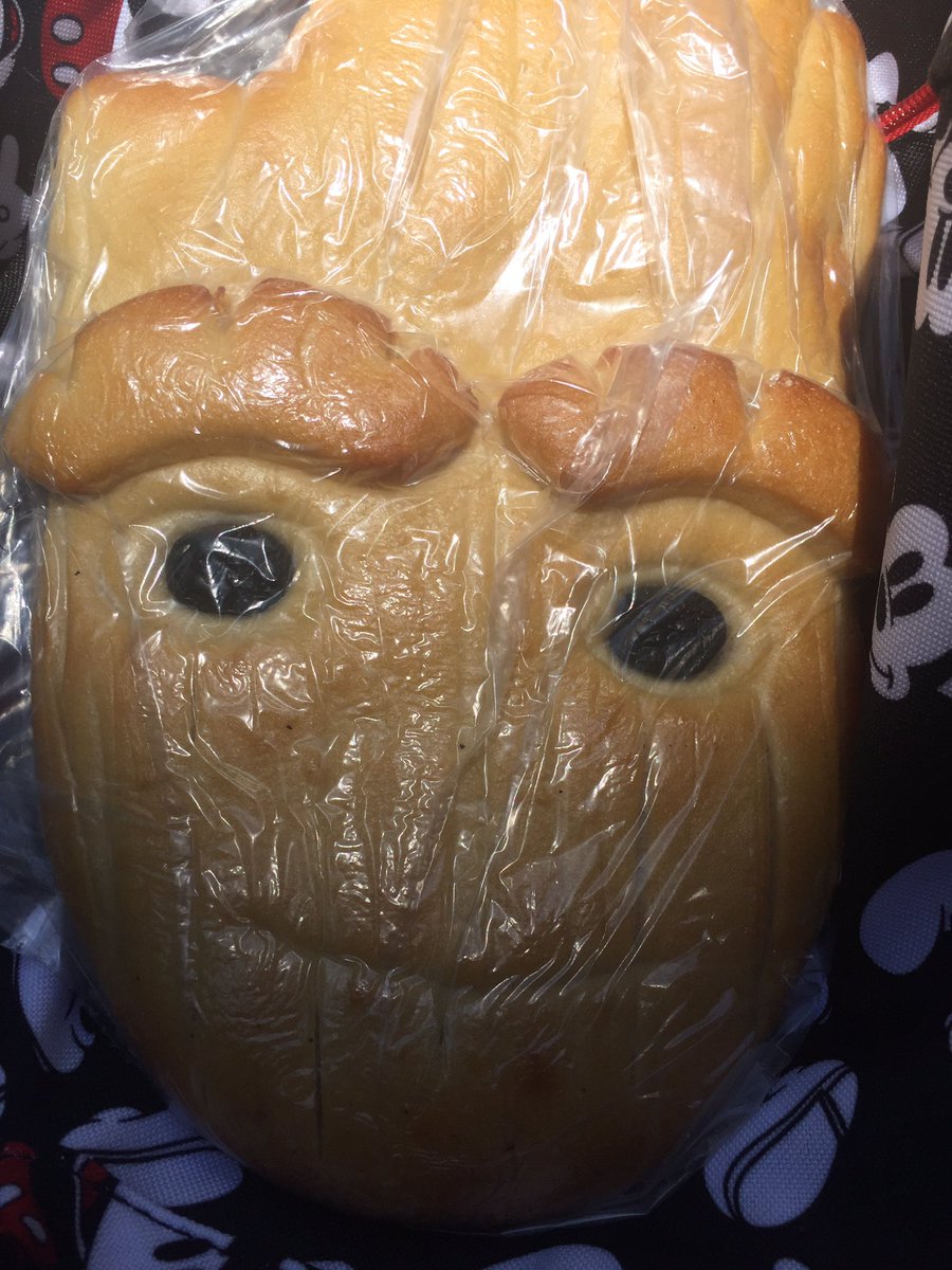 ThatsITLA's tweet photo. #grootbread! #yum. He's almost too cute to eat! @DisneylandToday https://t.co/gWlOZRYTbT