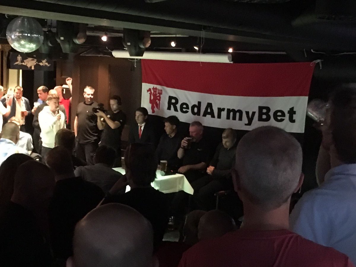 VanSulliTV's tweet photo. Great to meet up with our amazing fans in Oslo at the @Unitedno event. See you at the game tomorrow! #Tour2017 #mufc #mutvhd https://t.co/k2XXgppV5w