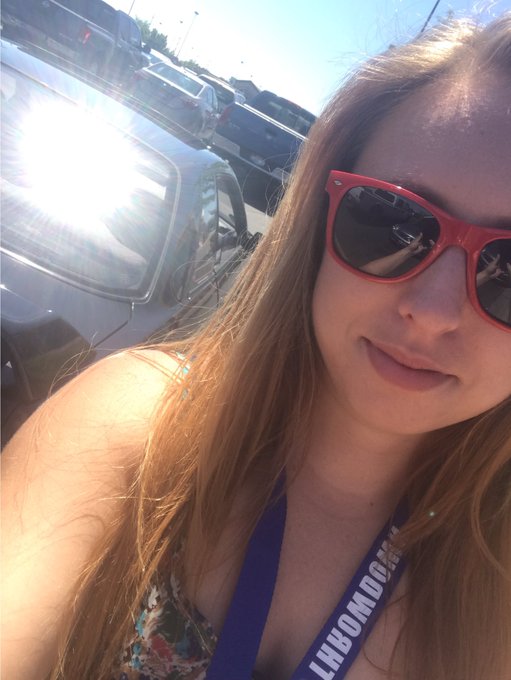 It's too hot!!! #melting #carshow #Skyline #toohot https://t.co/T7CY5GZ4QP<a href="/tag/melting"class="tags">#melting</a><a href="/tag/carshow"class="tags">#carshow</a><a href="/tag/skyline"class="tags">#Skyline</a><a href="/tag/toohot"class="tags">#toohot</a>