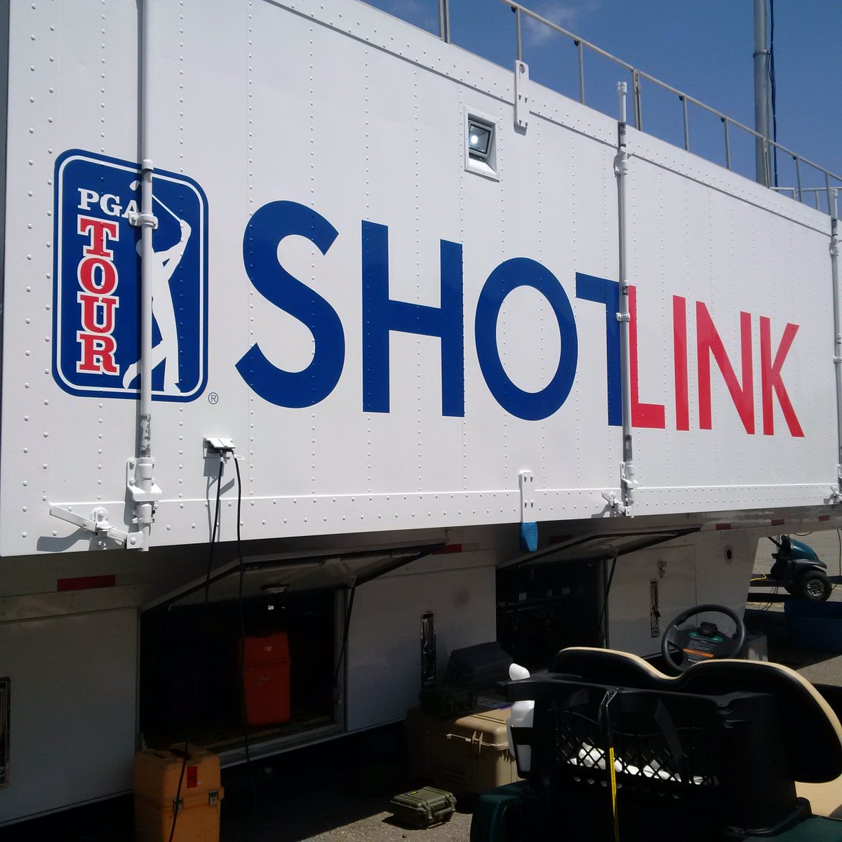 pgaofcanada's tweet photo. Another very cool experience for our '16 @RBC PGA Scramble pres by @LincolnMotorCA champs as they tour @ShotLink - https://t.co/lSnoXeyC3v
