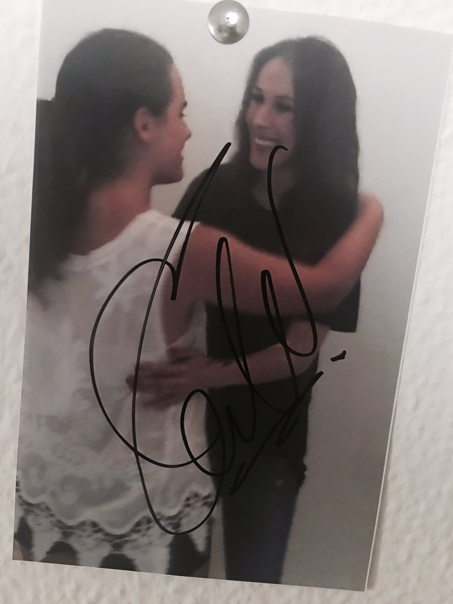 elenacpolanco_'s tweet photo. un año de esto ❤✈️ #TourCaosAlgeciras #LasViajeras @_MaluOficial_ https://t.co/WL664pypxz