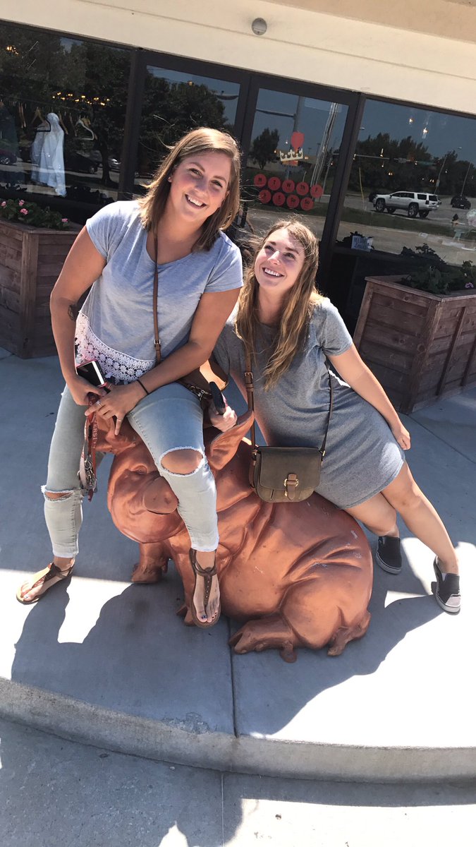 ErickaJoSimpson's tweet photo. Find you a girl that looks at you the way tay looks at me https://t.co/uRRhgPsYzl