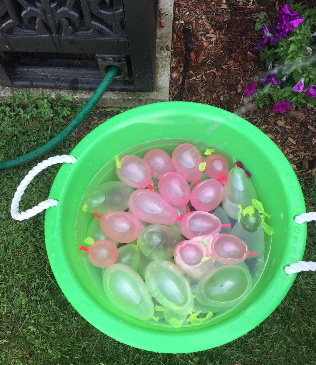 rangersgirl527's tweet photo. Not the warmest day for a water balloon fight. #bunchoballoons https://t.co/kg81PbI2IG
