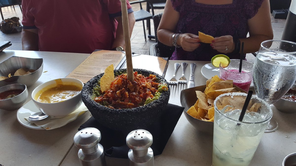 mrsmelodymartin's tweet photo. Mmmmm bacon with a side of guac. New Regiom 1, 8, 11. #aponvc17 #chooseyourownadventure https://t.co/Hqf8X2ayQ5