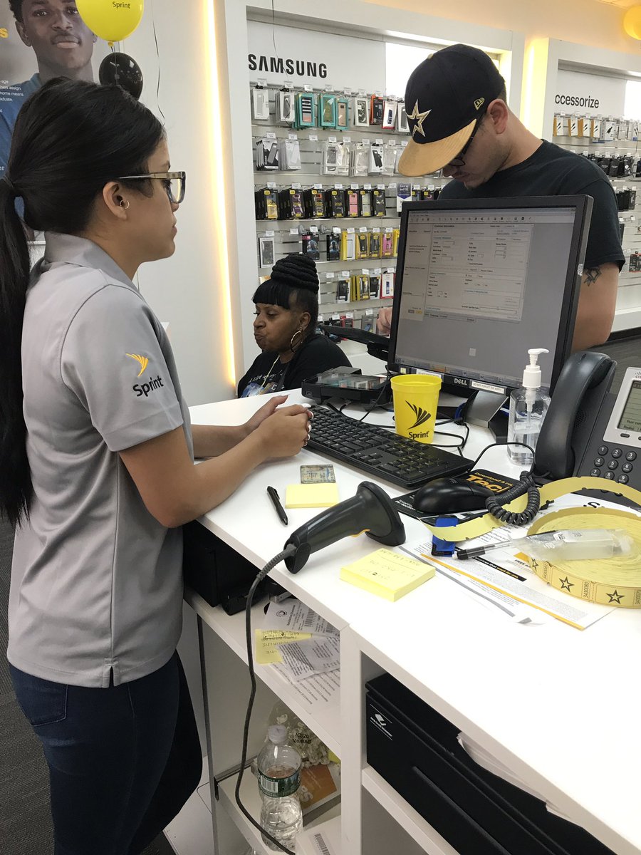 Sprint7207's tweet photo. @lesssleyy with 2 New Lines both with TEP Plus and $45 in Accessories!!!🔥🔥🔥🔥 @jchan267 @VThecloser21 @Urfanaziz @HGayle28 https://t.co/WFnkILhayw