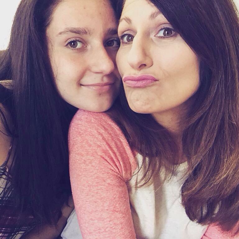 rlogan4199's tweet photo. #youandwho #me&amp;mygirl #motherdaughterdrivingteam #kearth101 #pickusplease #wedeserveit #wellokshedeservesit #needscarforcollege @kearth101 https://t.co/bIUQKCiHN0