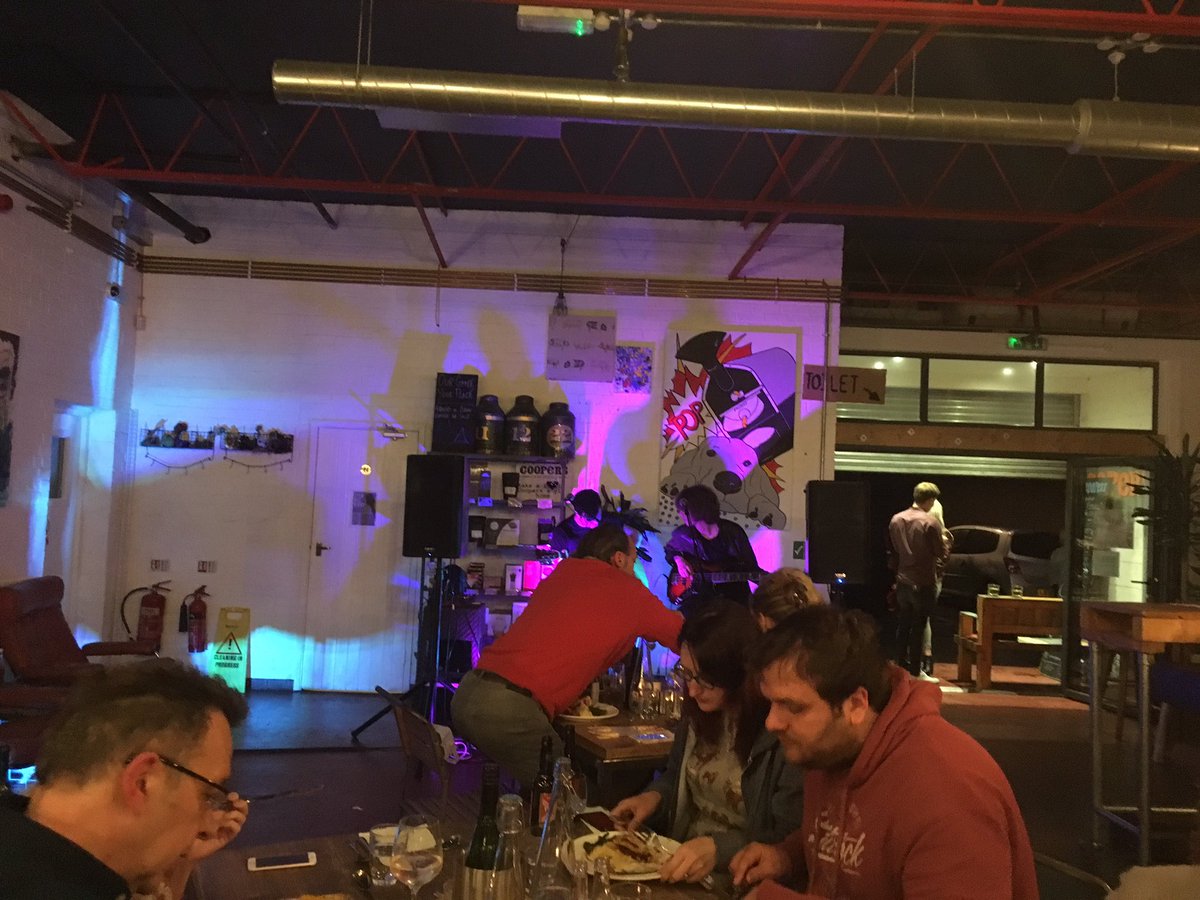 IanCMBE's tweet photo. Awesome night of entertainment & #vegan food from @Coopscoffeebar & #Begans #StreetFood. I love them both ! #GoVegan #DrinkCoffee https://t.co/IXX16XTjAw