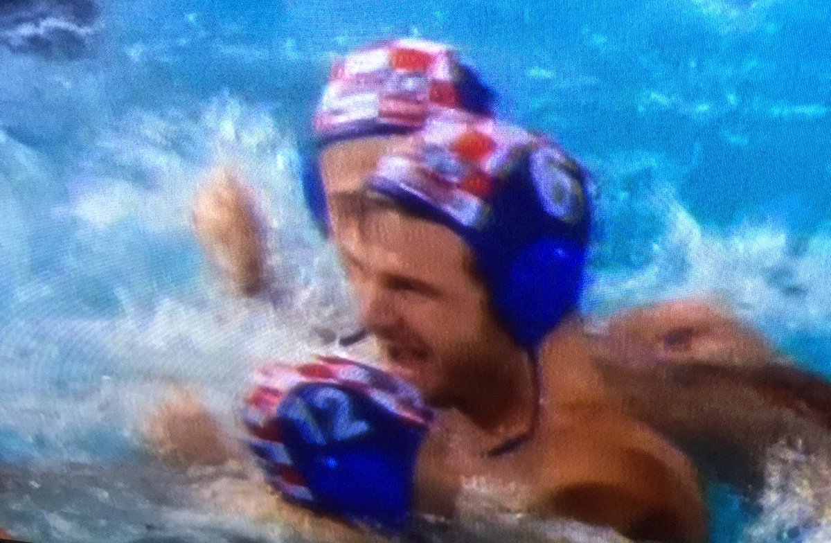 Andrijase1Marin's tweet photo. L'équipe croate de water-polo 🤽‍♂️ vient de décrocher la médaille d'or 🥇 à Budapest ! La Croatie 🇭🇷 est championne du monde 🌎 ! Bravooo !!! https://t.co/YVCAZg8heE