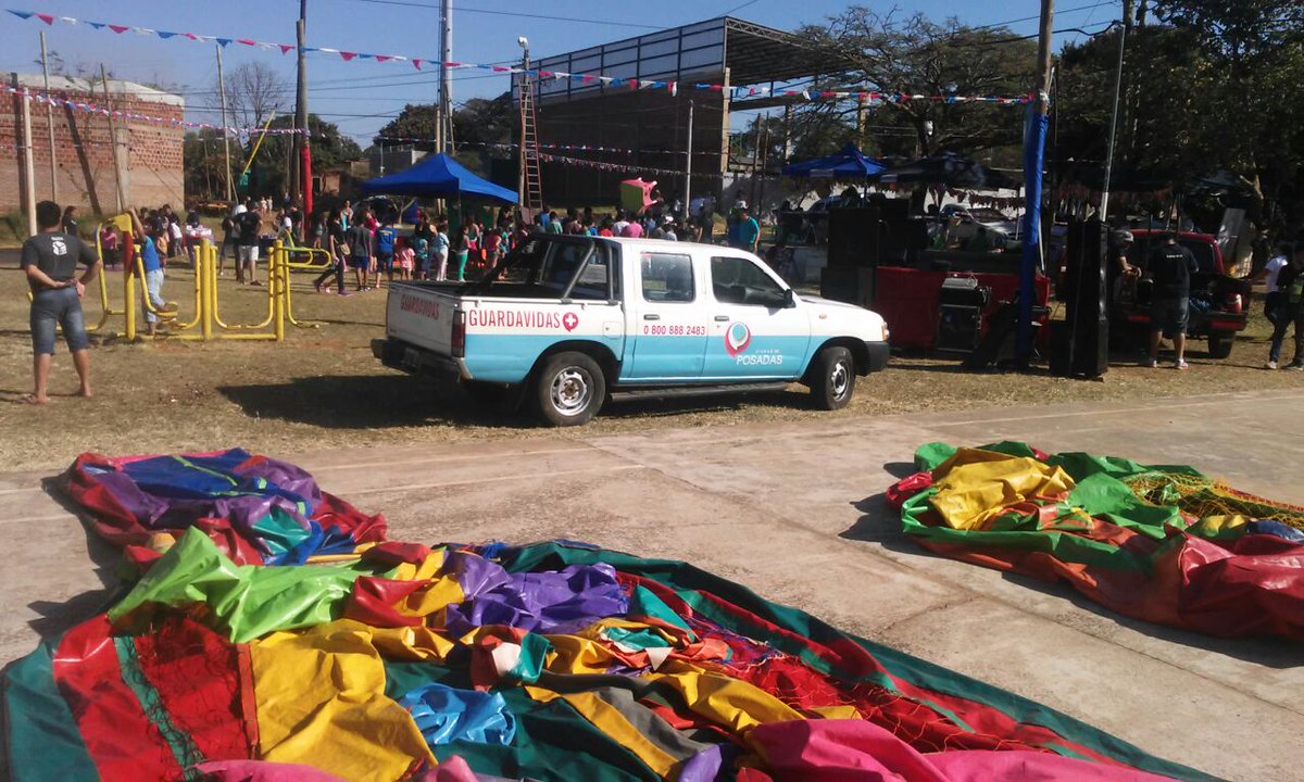 enelplayon's tweet photo. #AHORA La Kermesse en tu barrio en ma chacra 120 venite con el mate a disfrutar!!! @muniposadas @NicolasEizmend1 @losadajoaquin https://t.co/qoCLoBdvd5