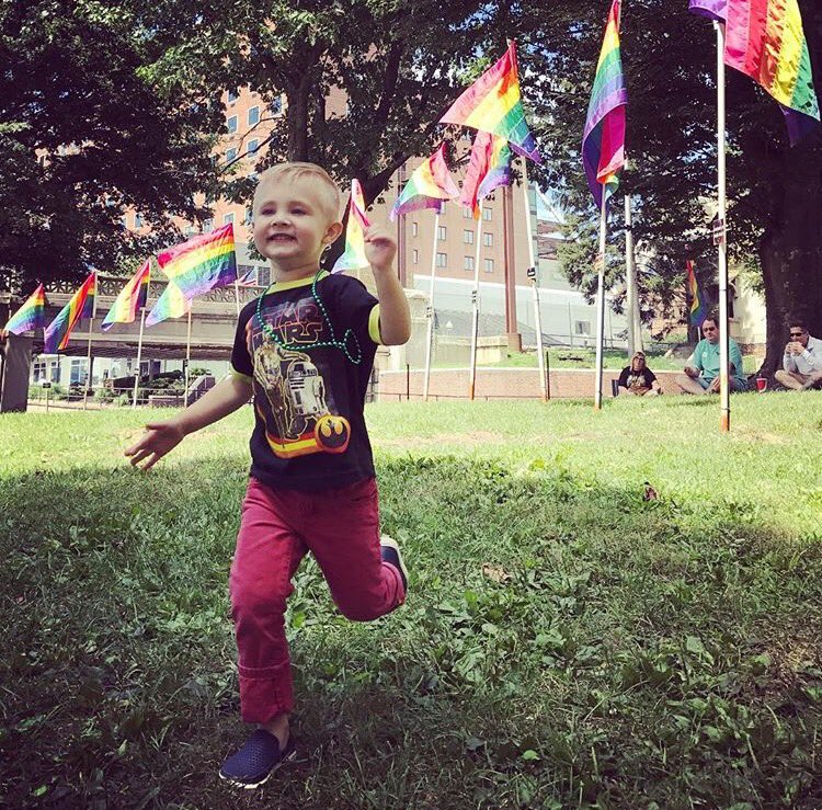 StashHBG's tweet photo. #loveislove head out to pride fest and celebrate everyone today! 🌈💜🌈 https://t.co/rWUUPh3SS9