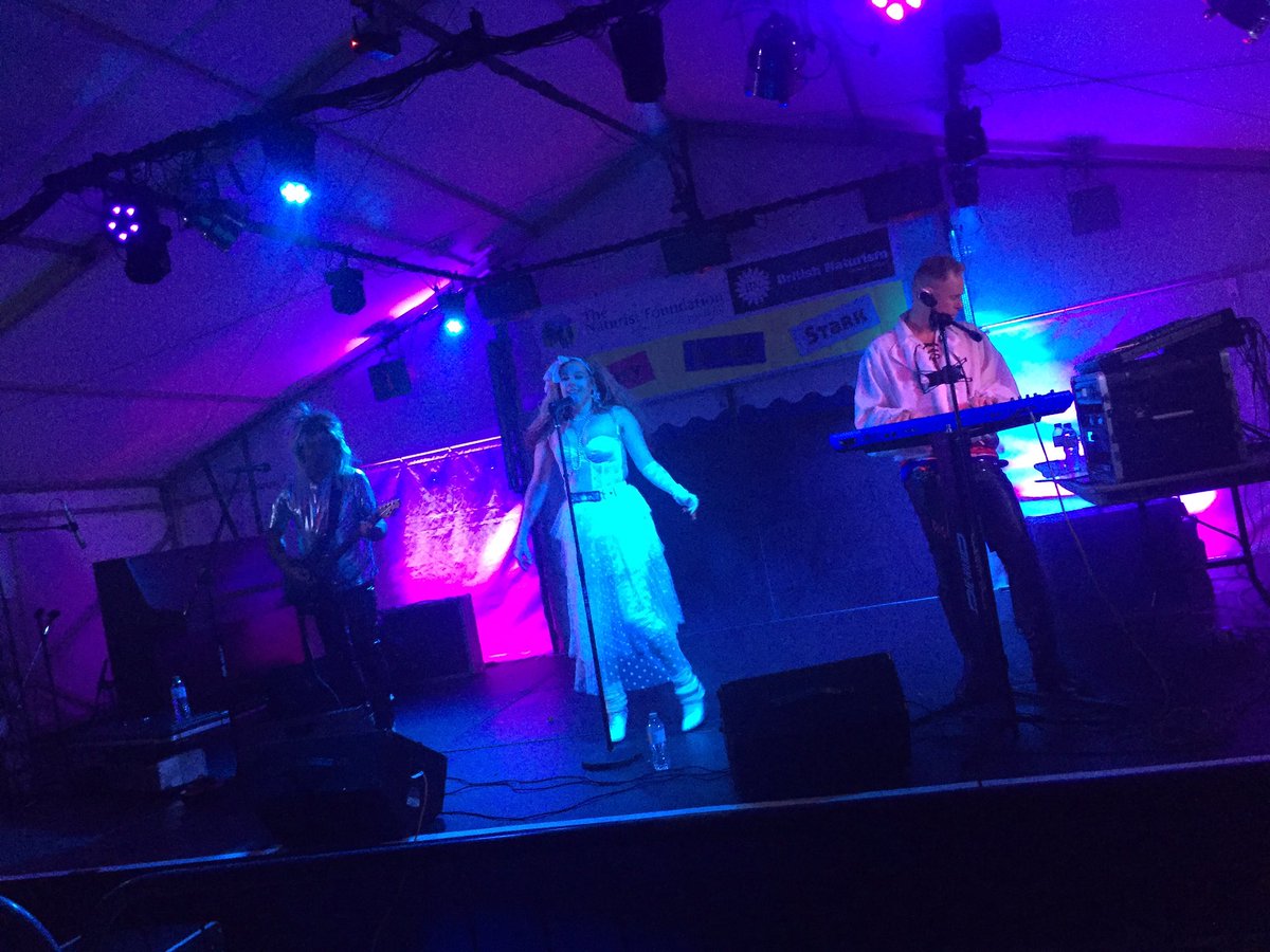 natfound's tweet photo. Back to the #80s ! #glowsticks #brightcolours #nakedmusicfestival #naturism #livemusic #dancinginthebuff #PitS17 #dancingwithfriends https://t.co/LhztGruUtk