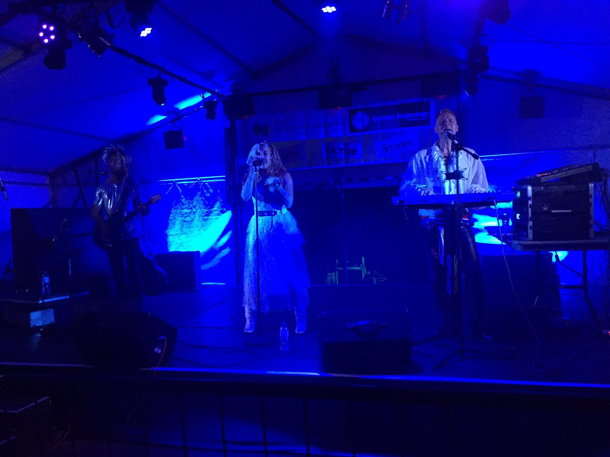 natfound's tweet photo. Back to the #80s ! #glowsticks #brightcolours #nakedmusicfestival #naturism #livemusic #dancinginthebuff #PitS17 #dancingwithfriends https://t.co/LhztGruUtk