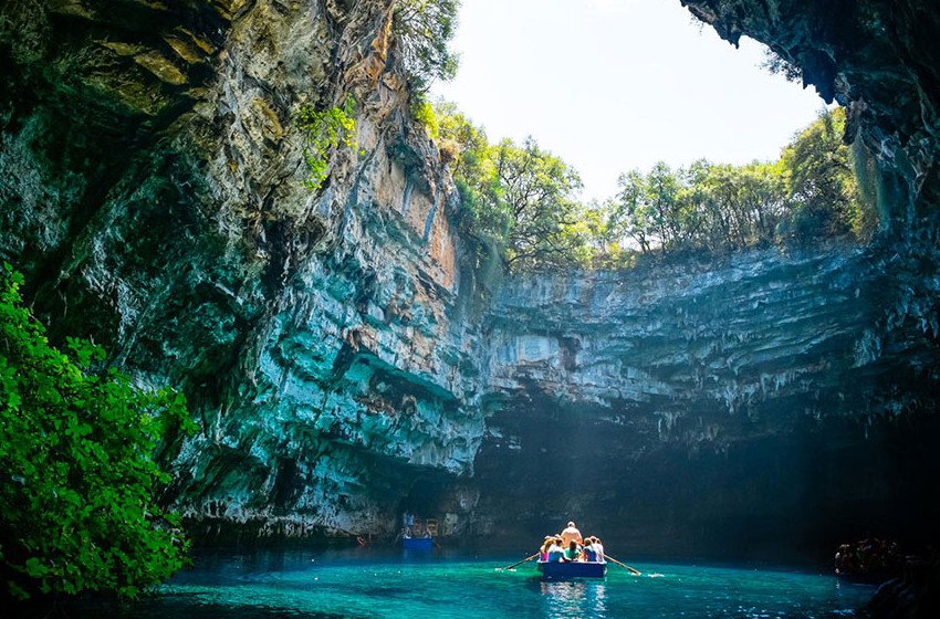 Pro4Travel's tweet photo. Melissani Cave, Greece
#nature #pristine #attraction https://t.co/h6WuyPlQk9