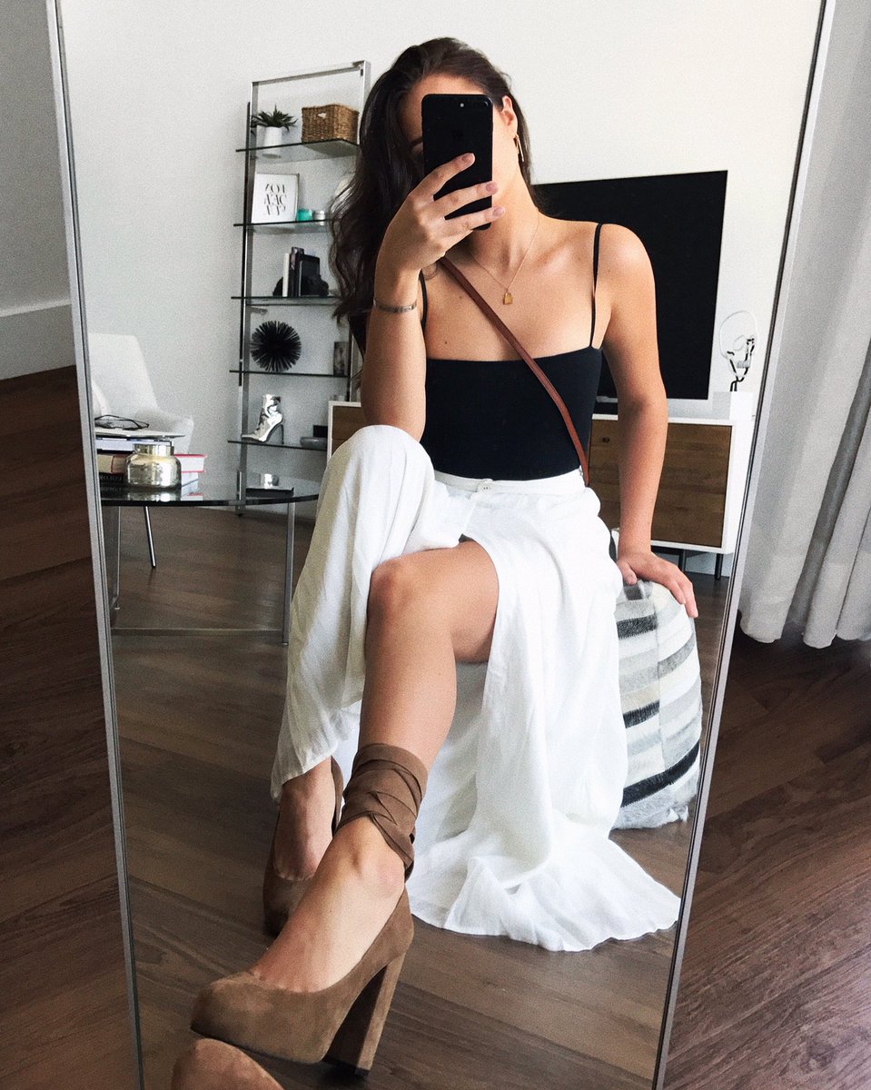 ClaudiaSulewski's tweet photo. Why am I receiving pirate vibes today⚓️ #ootd https://t.co/r0MlP5d2Zl