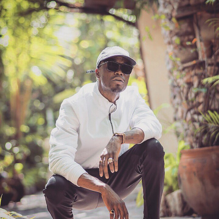 ELgh_'s tweet photo. >Album -- WAVs -- August<
          "West.African.Vibe.s"

                        Lomi. https://t.co/kgi8dpBAyx