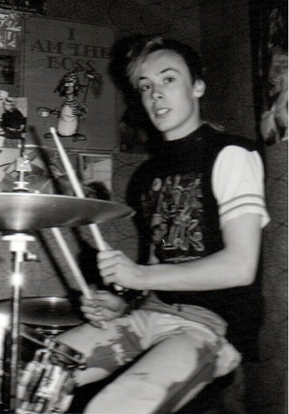 Krushfuck's tweet photo. A young #CharlieClaesson, manic #Drummer for #SwedishHardcore band, #AntiCimex, early-mid #1980s.

#Dbeat #Kängpunk #HardcorePunk
#PunkRock https://t.co/QnwYCDDYj8