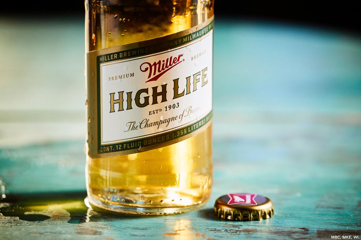 millerhighlife's tweet photo. Cap’s off. This High Life’s ready to drink. #ChampagneofBeers https://t.co/saRlr7KH2g