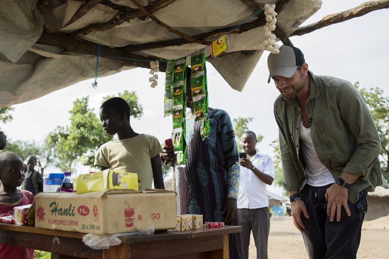 Oxfam's tweet image. Bidibidi #Uganda, largest refugee settlement in the world - home to over 270,000  #SouthSudan #refugees. We're there. So was @danieljgillies