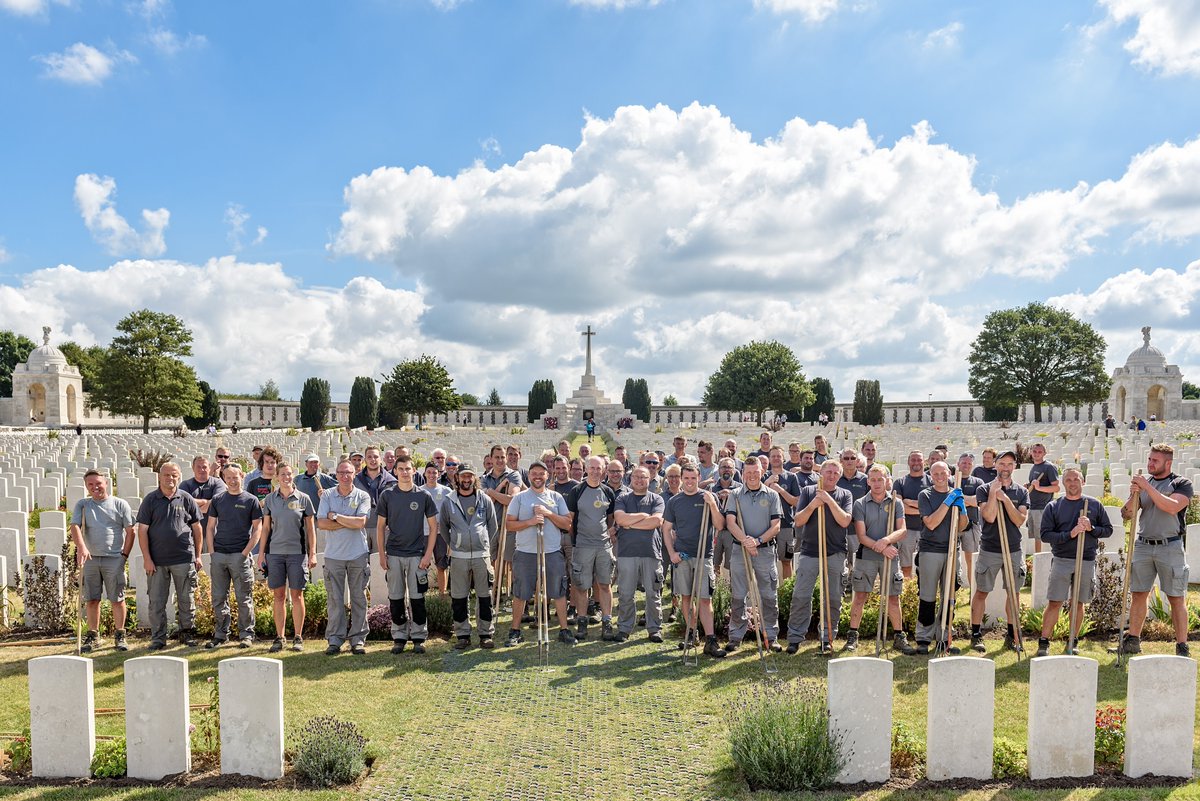 .<a href="/CWGC/">Commonwealth War Graves</a> Tyne Cot Cemetery gardeners add finishing touches ahead of #Passchendaele100 commemorations: goo.gl/RbsUqh #WeAreCWGC