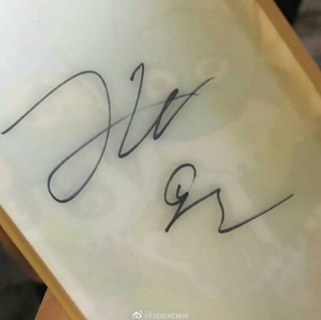 onejaewonpics's tweet image. A fans got ONE's signature, and said that Jaewon is getting slimmer
Cr. On watermark

#ONE #원  #JAEWON #정제원
